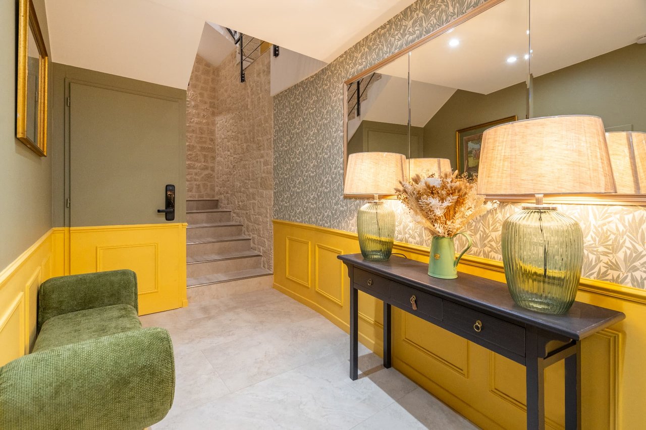 Chambre Deluxe : salle d'eau en marbre et douche à l'italienne